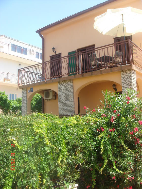 פרימוסטן Apartments Renata מראה חיצוני תמונה